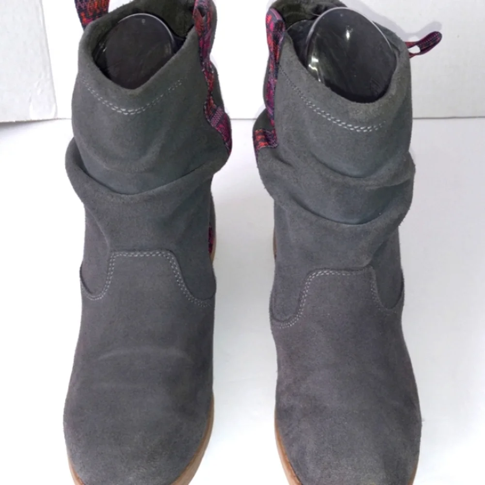 TOMS slouchy gray pull on Aztec detailed ankle boots size 4